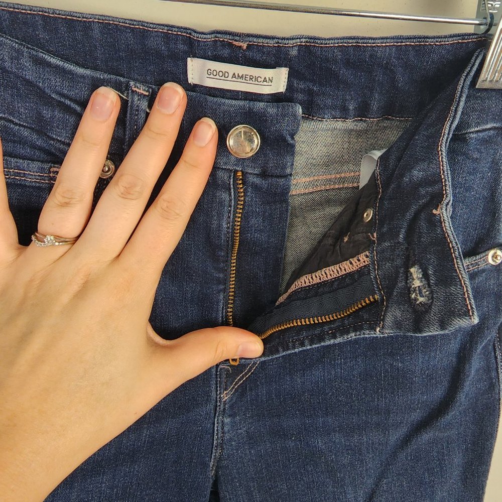 Good American Dark Wash Good Legs Crop Stretch Denim Jeans Size 4/27 - Picture 4 of 11